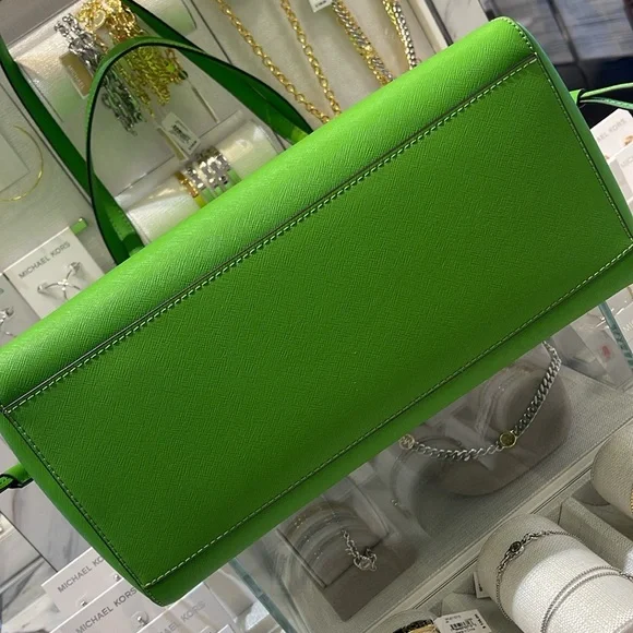 Michael Kors Voyager Large Saffiano Leather Tote Bag
Jungle Green 
NWT - Picture 10 of 16